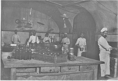 2. Gerbeaud cukrászai munka közben a műhelyben (1910 körül)